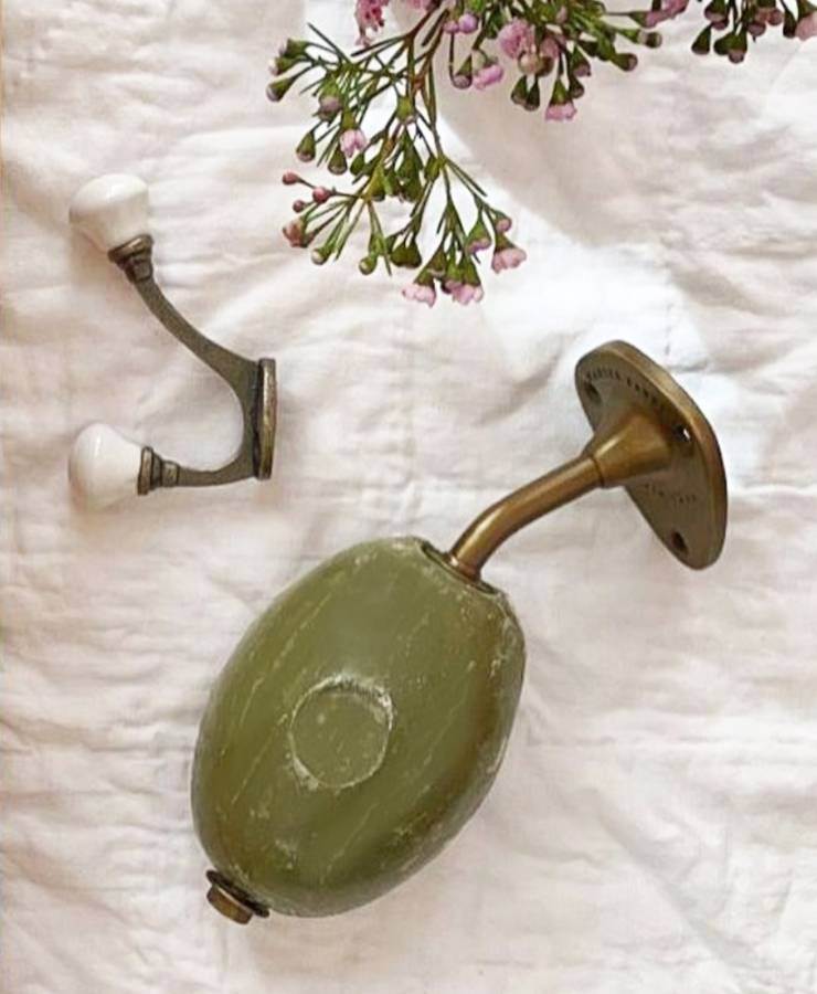 Marius Fabre Marseille soap, 290 g, on its brass wall-mounted holder