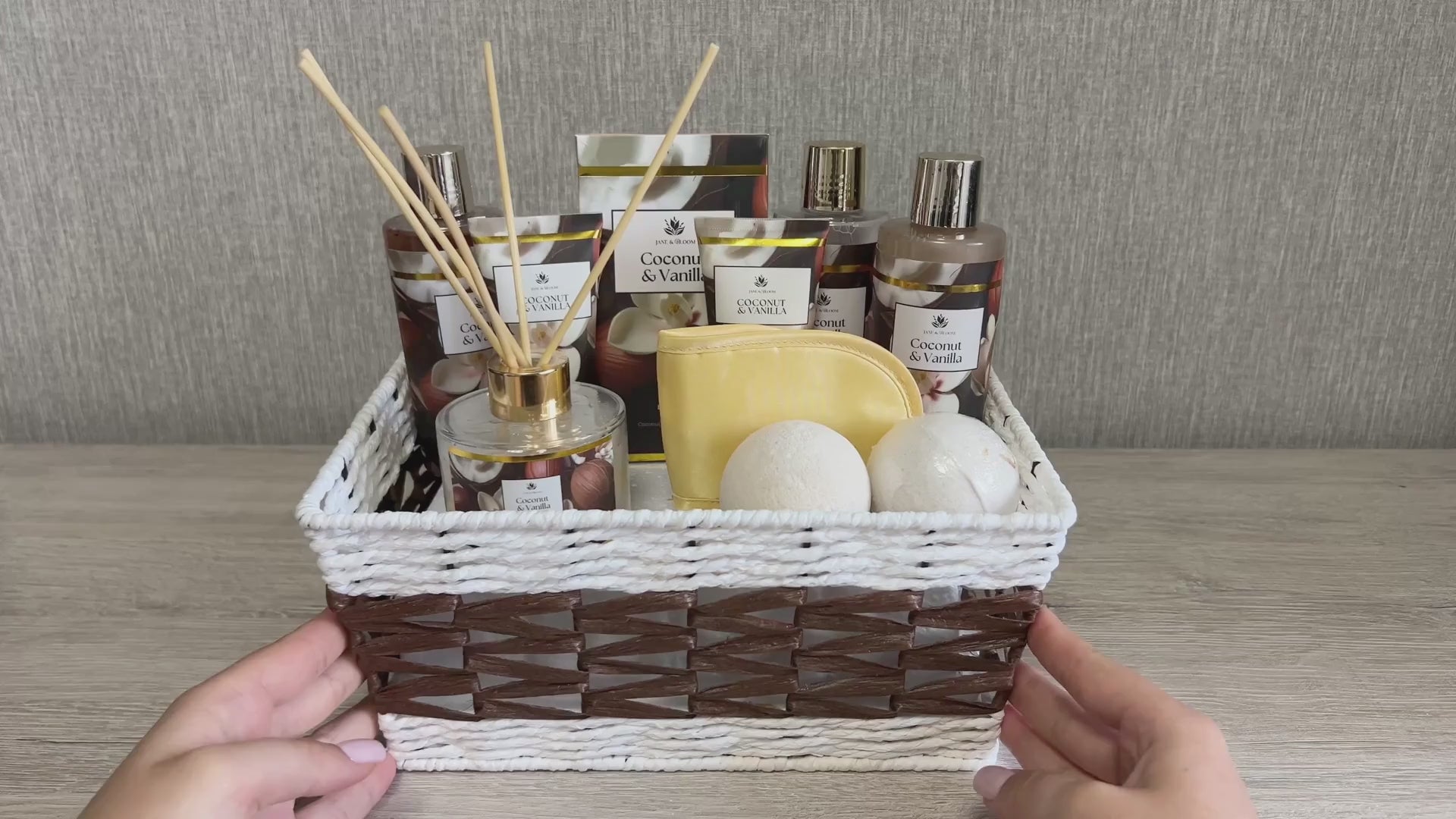 Charger la vidéo : Panier Cadeau de Luxe pour Spa Coco &amp; Vanille